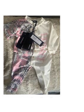 Versace Babygrow Pink & White Baroque Print Logo Footed Sleep Sack. 3/6 M.